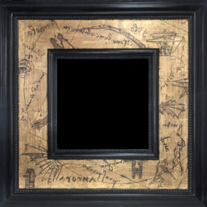 Cornice Leonardo 500. Bolo nero e foglia d'oro ossidata. Dim. 66 x 66 cm.
