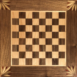 Scacchiera. Intarsio ligneo. Dim. 35 x 35 cm.